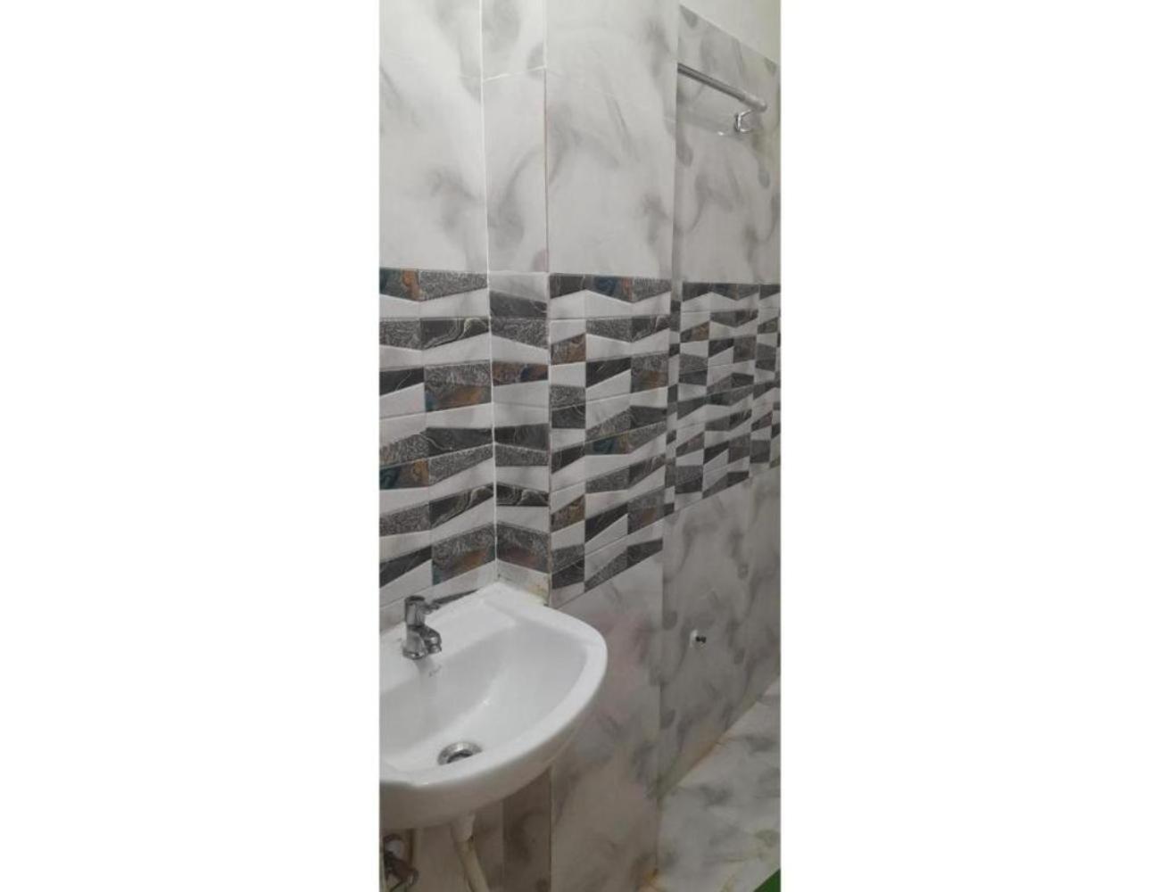 Shree Jee Guest House, *